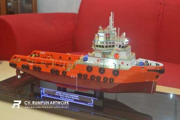 Miniatur Kapal AHTS Atlas Harrier