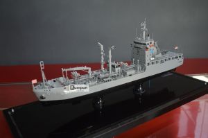 Miniatur Kapal Perang KRI Tarakan 905