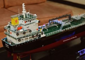 Miniatur Kapal Tanker Anhong