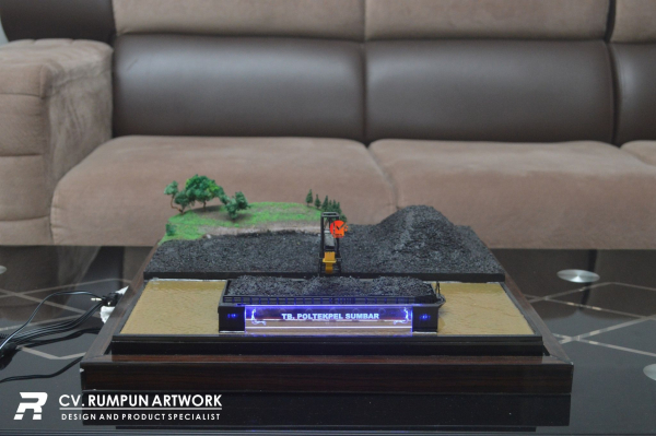 Maket Tongkang POLTEKPEL SUMBAR